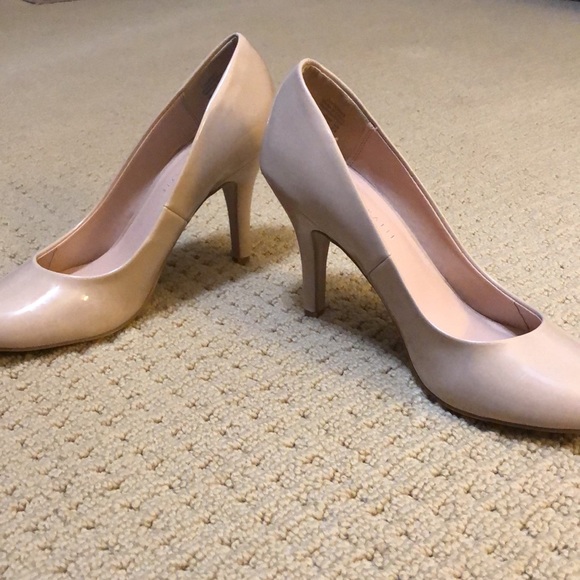 Cute, nude colored high heels - Picture 5 of 6